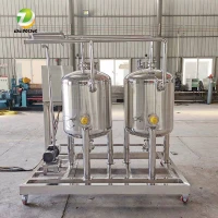 Portable pipeline cleaning machine